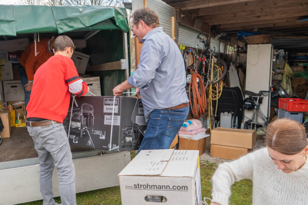 Auch Generatoren werden in die Ukraine geschickt