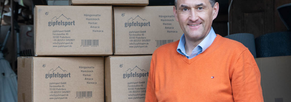 Michael Kolbenschlag spendet Schlafsäcke an die Ukraine