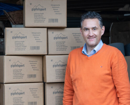 Michael Kolbenschlag spendet Schlafsäcke an die Ukraine