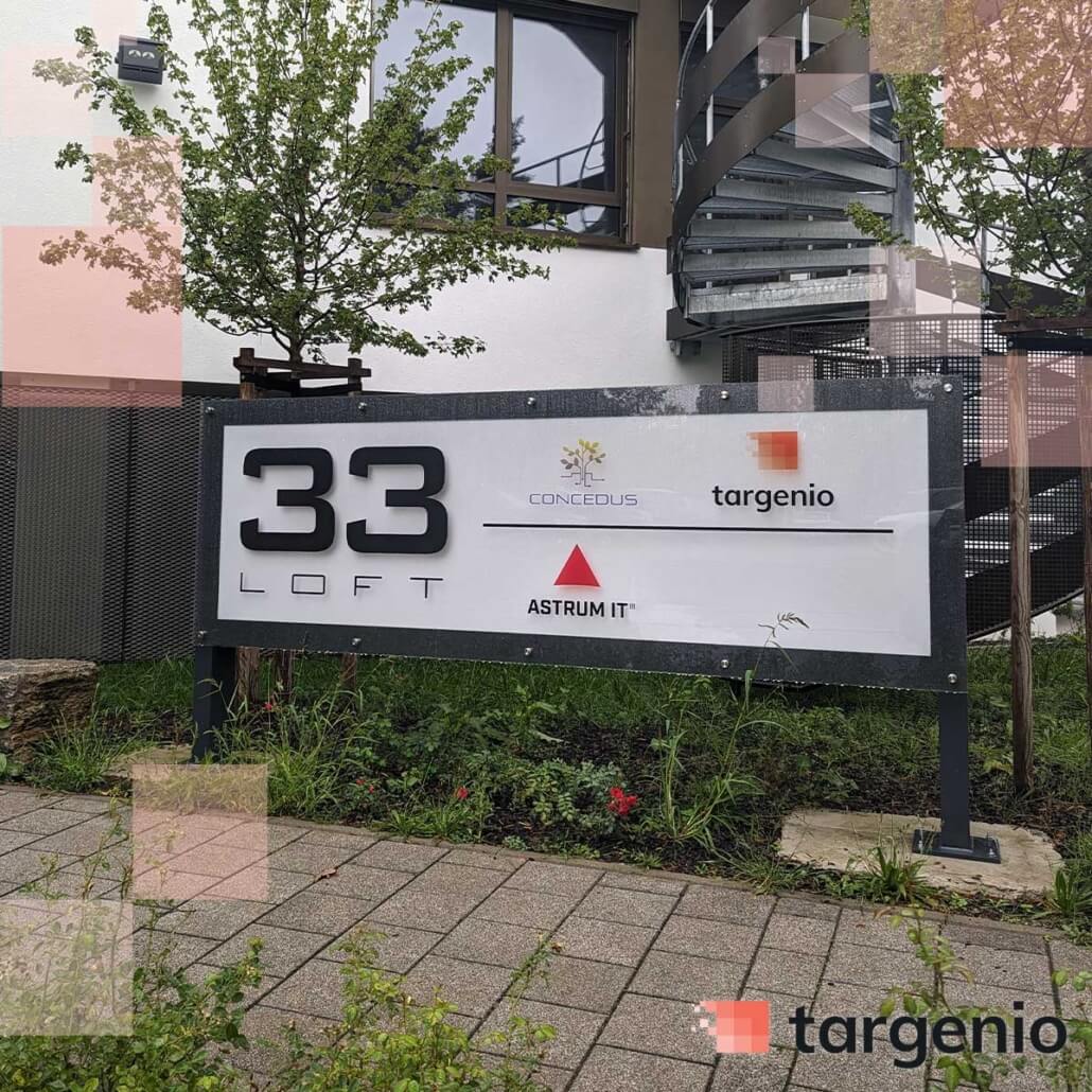 Straßenschild mit Loft33